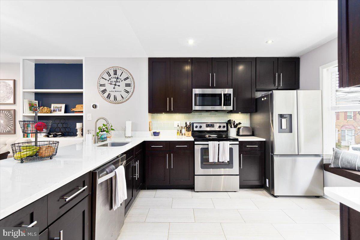 2049 S GLEBE RD, ARLINGTON, Virginia 22204, 3 Bedrooms Bedrooms, ,2 BathroomsBathrooms,Residential,For sale,2049 S GLEBE RD,VAAR2068406 MLS # VAAR2068406