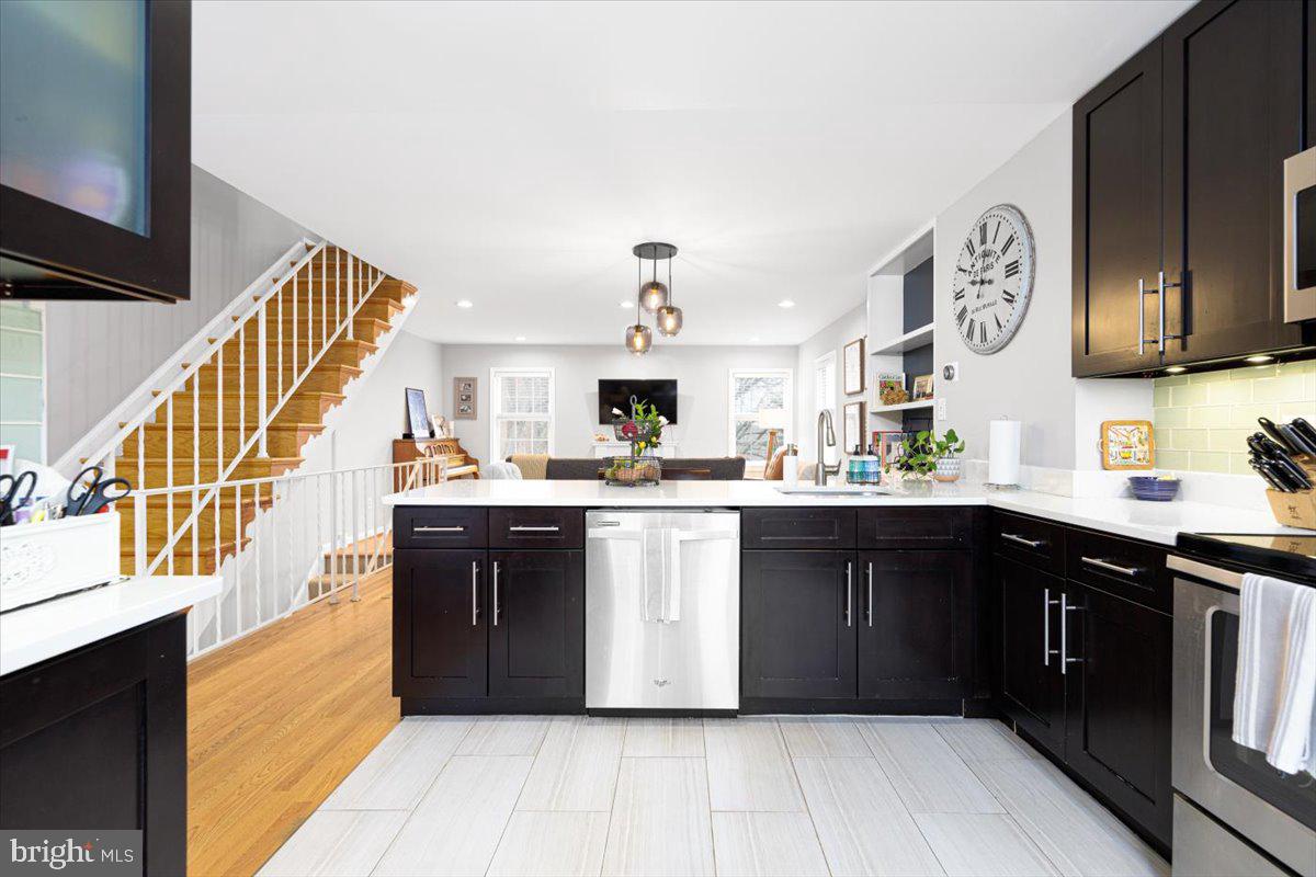 2049 S GLEBE RD, ARLINGTON, Virginia 22204, 3 Bedrooms Bedrooms, ,2 BathroomsBathrooms,Residential,For sale,2049 S GLEBE RD,VAAR2068406 MLS # VAAR2068406