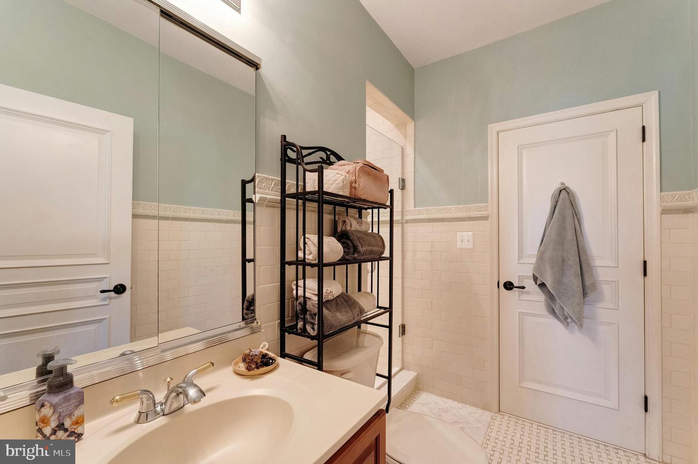 19746 WILLOWDALE PL, ASHBURN, Virginia 20147, 6 Bedrooms Bedrooms, ,6 BathroomsBathrooms,Residential,For sale,19746 WILLOWDALE PL,VALO2115114 MLS # VALO2115114