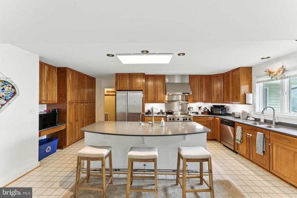 46 ROCK RIDGE LN, CHESTER GAP, Virginia, 4 Bedrooms Bedrooms, ,4 BathroomsBathrooms,Residential,46 ROCK RIDGE LN,VARP2002240 MLS # VARP2002240