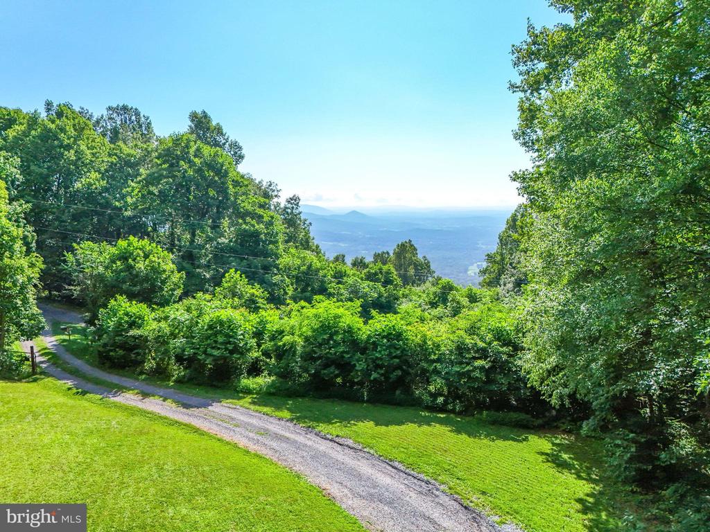 46 ROCK RIDGE LN, CHESTER GAP, Virginia, 4 Bedrooms Bedrooms, ,4 BathroomsBathrooms,Residential,46 ROCK RIDGE LN,VARP2002240 MLS # VARP2002240