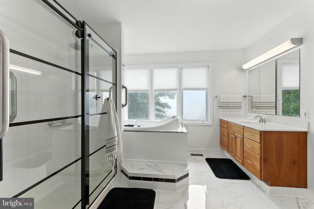 46 ROCK RIDGE LN, CHESTER GAP, Virginia, 4 Bedrooms Bedrooms, ,4 BathroomsBathrooms,Residential,46 ROCK RIDGE LN,VARP2002240 MLS # VARP2002240