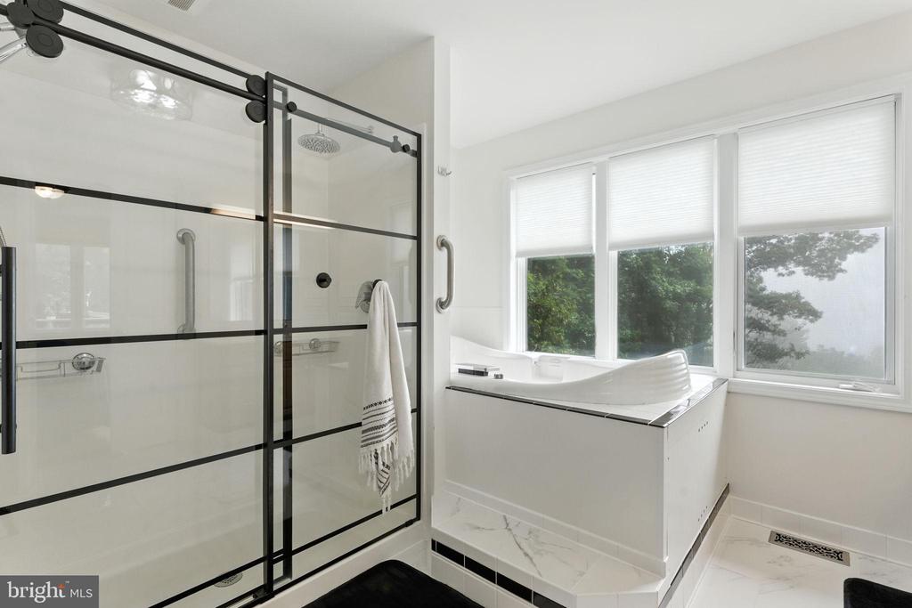 46 ROCK RIDGE LN, CHESTER GAP, Virginia, 4 Bedrooms Bedrooms, ,4 BathroomsBathrooms,Residential,46 ROCK RIDGE LN,VARP2002240 MLS # VARP2002240