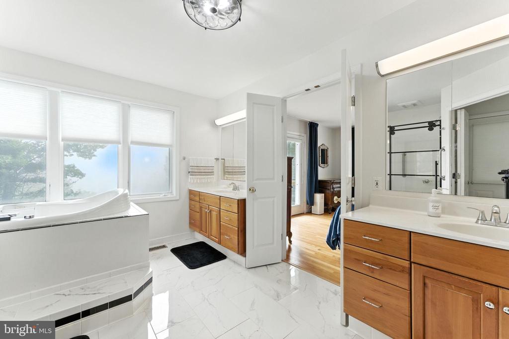 46 ROCK RIDGE LN, CHESTER GAP, Virginia, 4 Bedrooms Bedrooms, ,4 BathroomsBathrooms,Residential,46 ROCK RIDGE LN,VARP2002240 MLS # VARP2002240