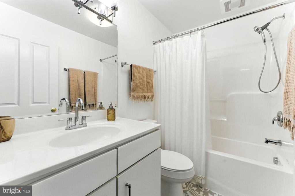 46 ROCK RIDGE LN, CHESTER GAP, Virginia, 4 Bedrooms Bedrooms, ,4 BathroomsBathrooms,Residential,46 ROCK RIDGE LN,VARP2002240 MLS # VARP2002240