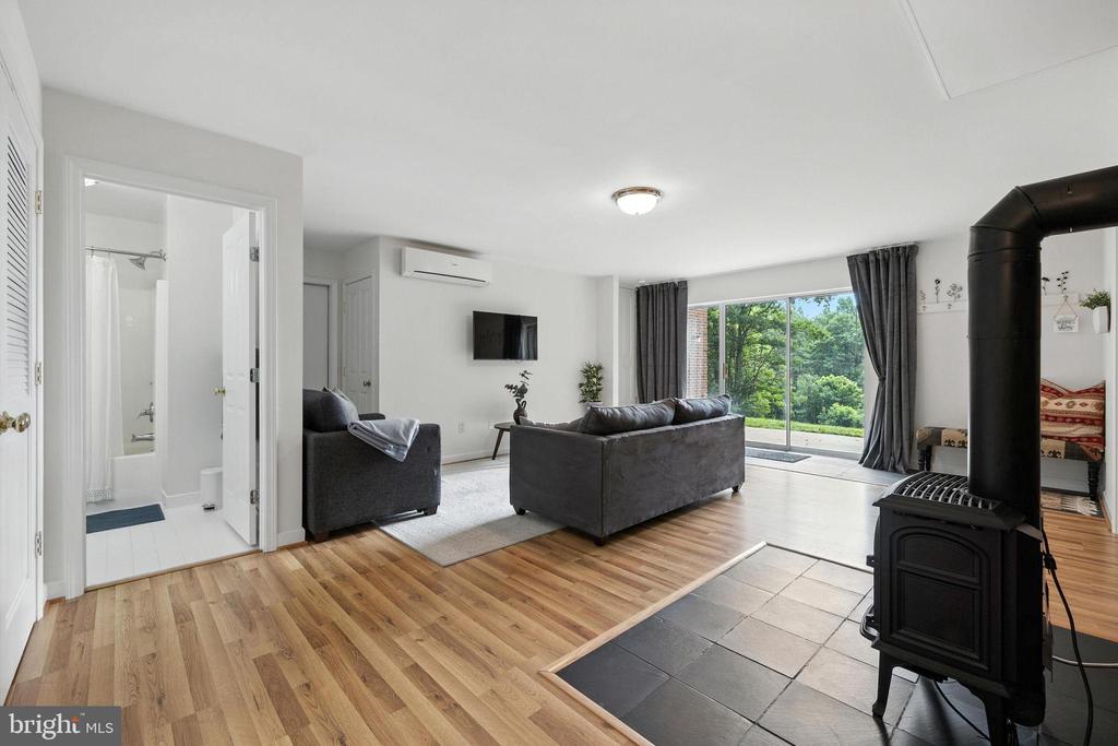 46 ROCK RIDGE LN, CHESTER GAP, Virginia, 4 Bedrooms Bedrooms, ,4 BathroomsBathrooms,Residential,46 ROCK RIDGE LN,VARP2002240 MLS # VARP2002240