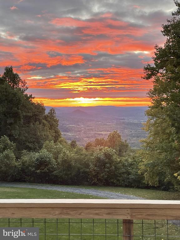 46 ROCK RIDGE LN, CHESTER GAP, Virginia, 4 Bedrooms Bedrooms, ,4 BathroomsBathrooms,Residential,46 ROCK RIDGE LN,VARP2002240 MLS # VARP2002240