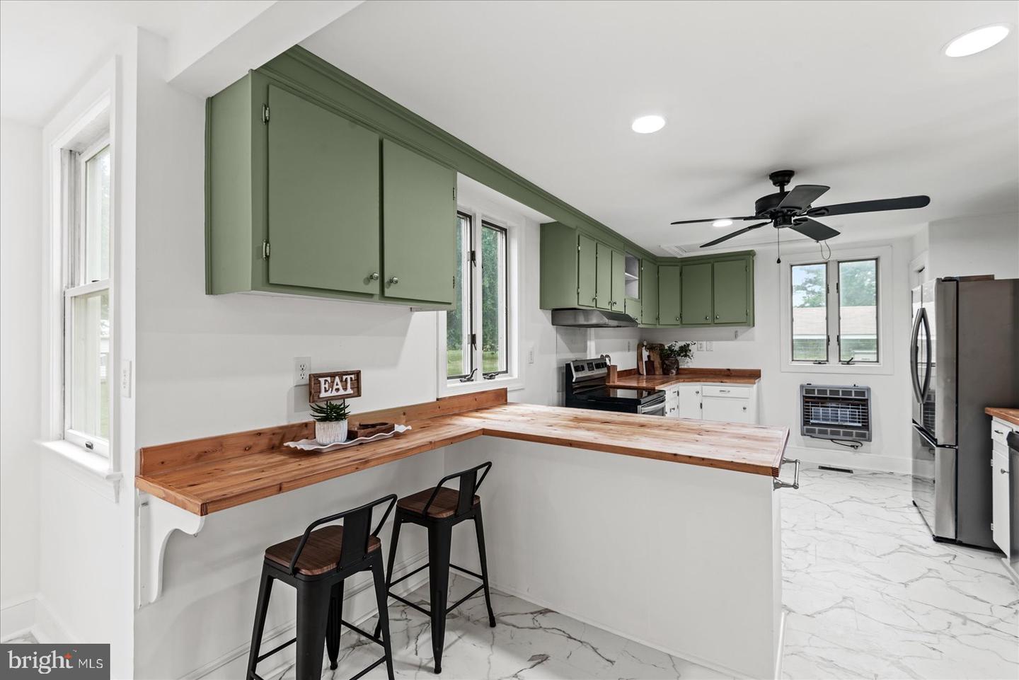 92 FRONT ST, WARSAW, Virginia 22572, 5 Bedrooms Bedrooms, ,3 BathroomsBathrooms,Residential,For sale,92 FRONT ST,VARV2000538 MLS # VARV2000538