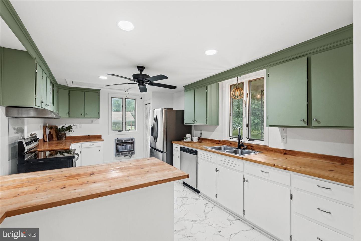 92 FRONT ST, WARSAW, Virginia 22572, 5 Bedrooms Bedrooms, ,3 BathroomsBathrooms,Residential,For sale,92 FRONT ST,VARV2000538 MLS # VARV2000538