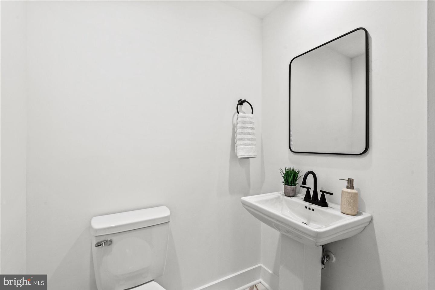 92 FRONT ST, WARSAW, Virginia 22572, 5 Bedrooms Bedrooms, ,3 BathroomsBathrooms,Residential,For sale,92 FRONT ST,VARV2000538 MLS # VARV2000538