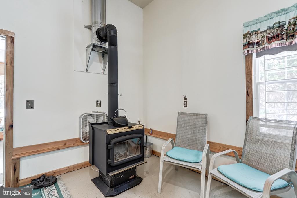 225 LAKEVIEW DR, MINERAL, Virginia 23117, 2 Bedrooms Bedrooms, ,2 BathroomsBathrooms,Residential,225 LAKEVIEW DR,VALA2009248 MLS # VALA2009248