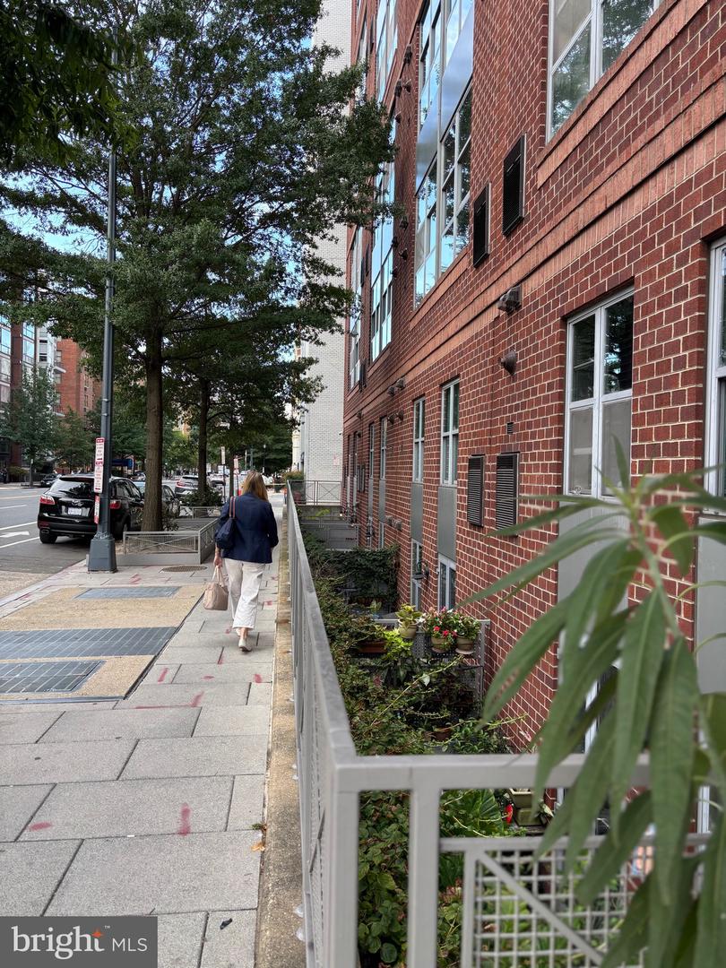 1300 N STREET NW NW #21, WASHINGTON, District Of Columbia 20005, 1 Bedroom Bedrooms, ,1 BathroomBathrooms,Residential,For sale,1300 N STREET NW NW #21,DCDC2225472 MLS # DCDC2225472