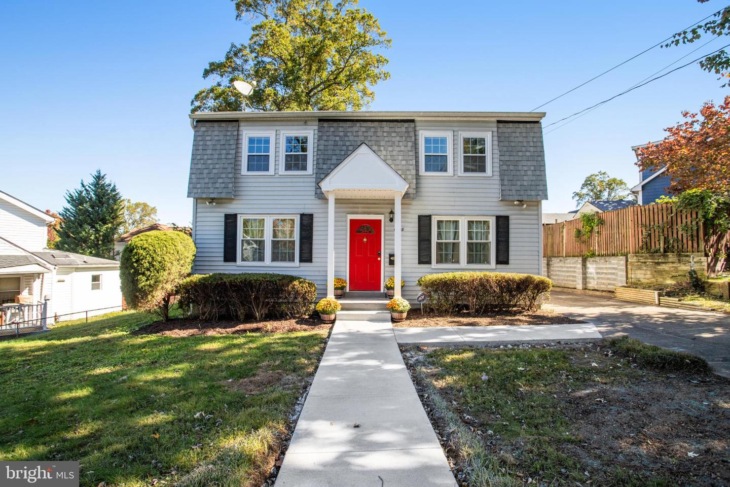 6908 BARRETT, FALLS CHURCH, Virginia 22042, 3 Bedrooms Bedrooms, 8 Rooms Rooms,2 BathroomsBathrooms,Residential,For sale,6908 BARRETT,VAFX2274118 MLS # VAFX2274118