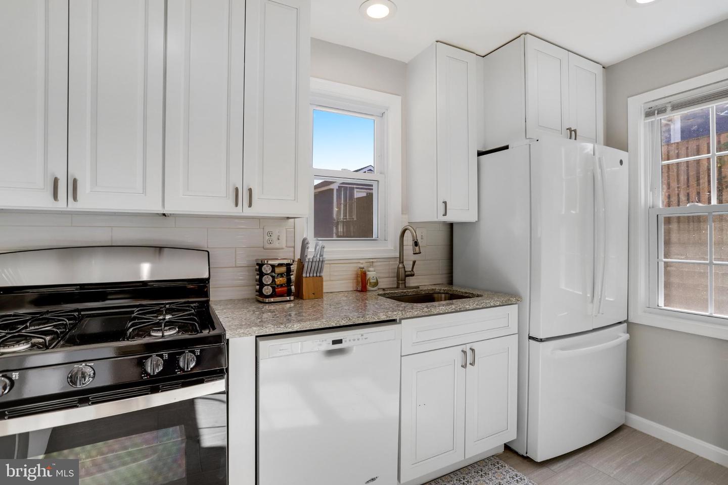 6908 BARRETT, FALLS CHURCH, Virginia 22042, 3 Bedrooms Bedrooms, 8 Rooms Rooms,2 BathroomsBathrooms,Residential,For sale,6908 BARRETT,VAFX2274118 MLS # VAFX2274118