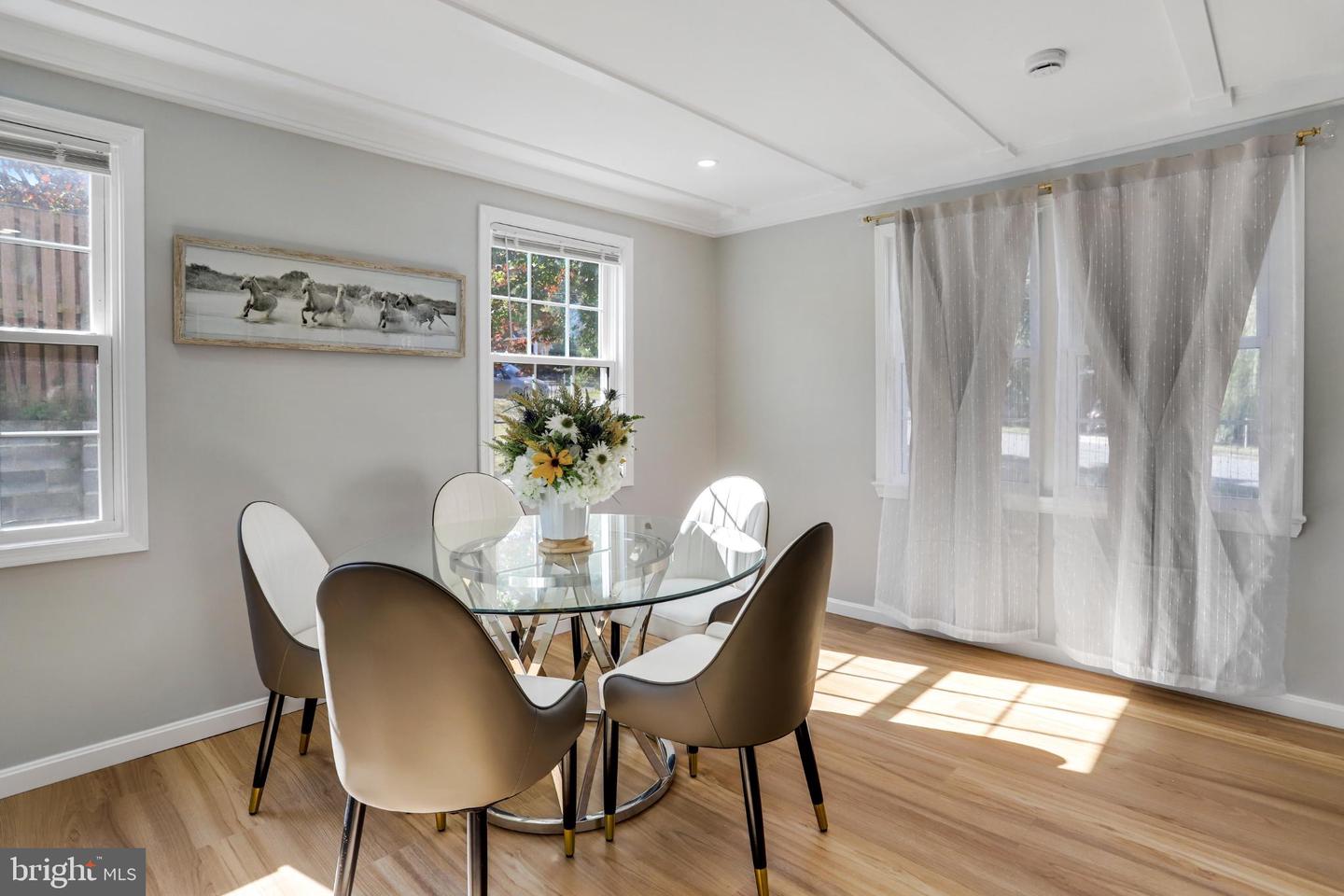 6908 BARRETT, FALLS CHURCH, Virginia 22042, 3 Bedrooms Bedrooms, 8 Rooms Rooms,2 BathroomsBathrooms,Residential,For sale,6908 BARRETT,VAFX2274118 MLS # VAFX2274118