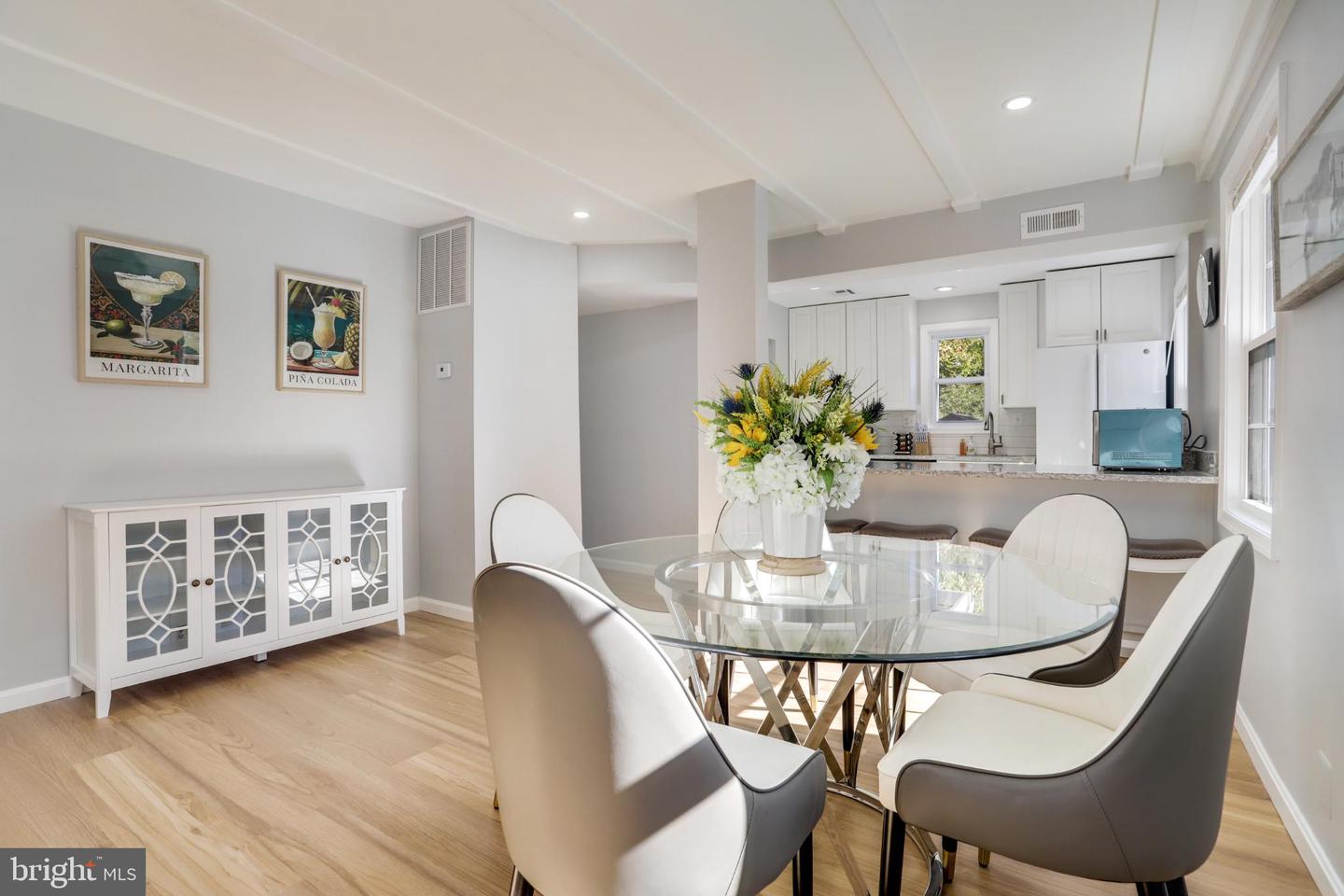 6908 BARRETT, FALLS CHURCH, Virginia 22042, 3 Bedrooms Bedrooms, 8 Rooms Rooms,2 BathroomsBathrooms,Residential,For sale,6908 BARRETT,VAFX2274118 MLS # VAFX2274118