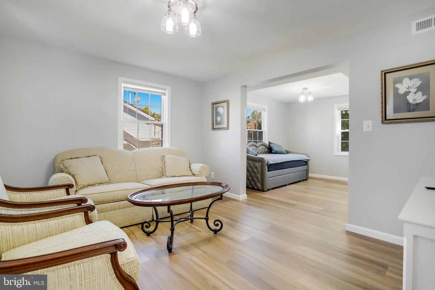 6908 BARRETT, FALLS CHURCH, Virginia 22042, 3 Bedrooms Bedrooms, 8 Rooms Rooms,2 BathroomsBathrooms,Residential,For sale,6908 BARRETT,VAFX2274118 MLS # VAFX2274118