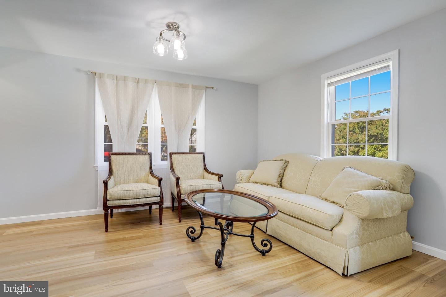 6908 BARRETT, FALLS CHURCH, Virginia 22042, 3 Bedrooms Bedrooms, 8 Rooms Rooms,2 BathroomsBathrooms,Residential,For sale,6908 BARRETT,VAFX2274118 MLS # VAFX2274118