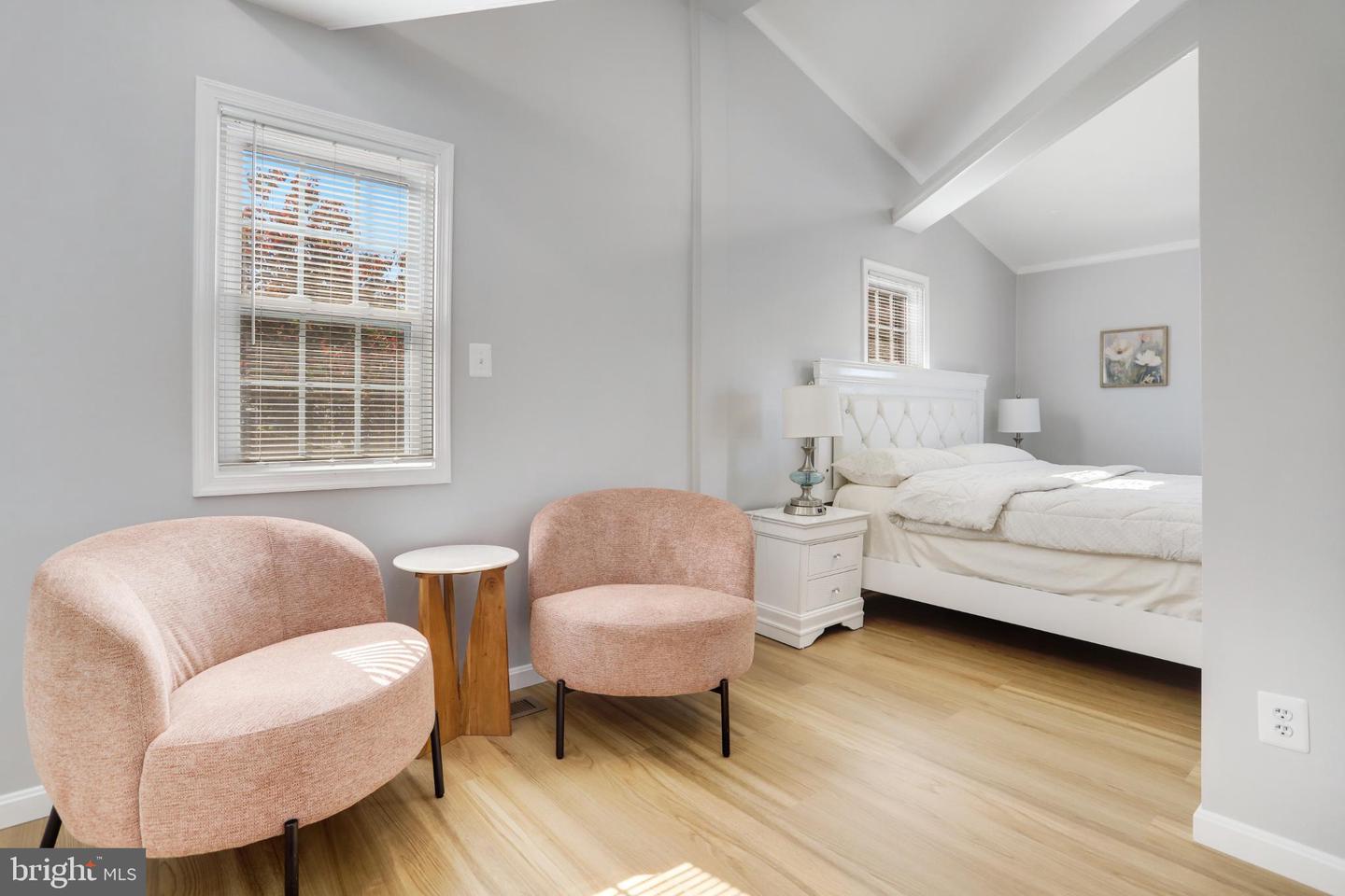 6908 BARRETT, FALLS CHURCH, Virginia 22042, 3 Bedrooms Bedrooms, 8 Rooms Rooms,2 BathroomsBathrooms,Residential,For sale,6908 BARRETT,VAFX2274118 MLS # VAFX2274118