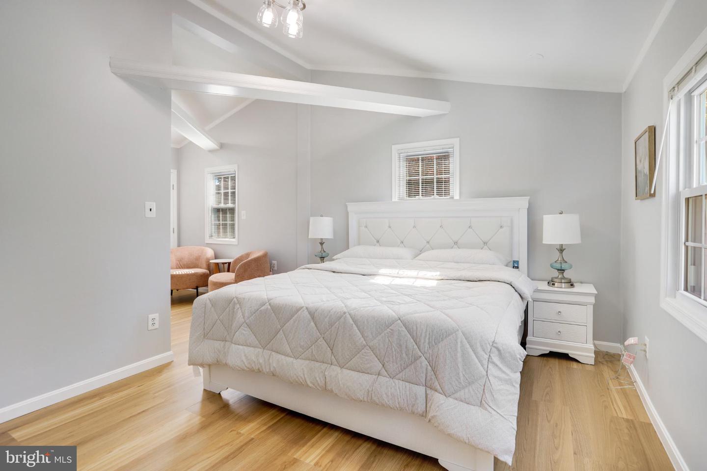 6908 BARRETT, FALLS CHURCH, Virginia 22042, 3 Bedrooms Bedrooms, 8 Rooms Rooms,2 BathroomsBathrooms,Residential,For sale,6908 BARRETT,VAFX2274118 MLS # VAFX2274118