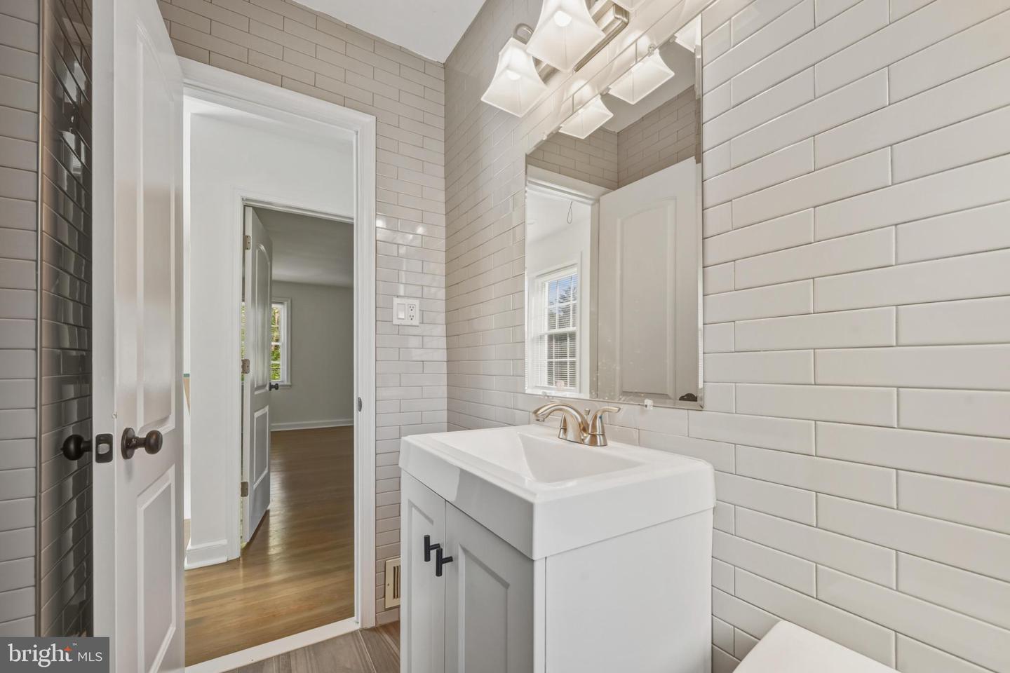 2110 SUITLAND TER SE, WASHINGTON, District Of Columbia 20020, 1 Bedroom Bedrooms, 2 Rooms Rooms,1 BathroomBathrooms,Residential,For sale,2110 SUITLAND TER SE,DCDC2229092 MLS # DCDC2229092