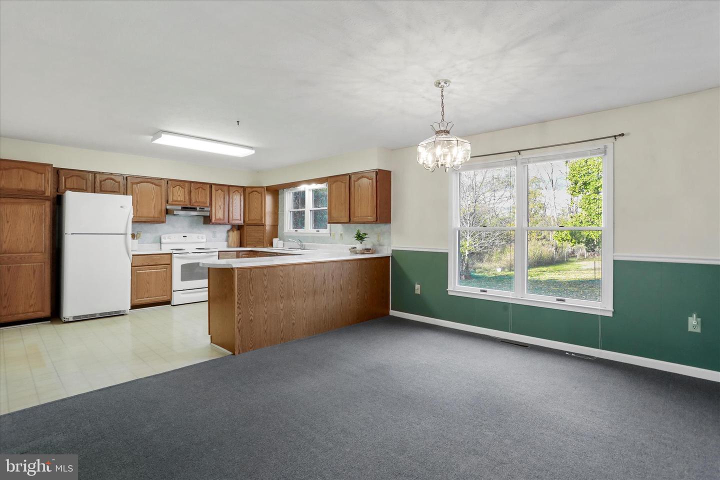 80 HONEYSUCKLE AVE, WOODSTOCK, Virginia 22664, 2 Bedrooms Bedrooms, 8 Rooms Rooms,2 BathroomsBathrooms,Residential,For sale,80 HONEYSUCKLE AVE,VASH2012922 MLS # VASH2012922