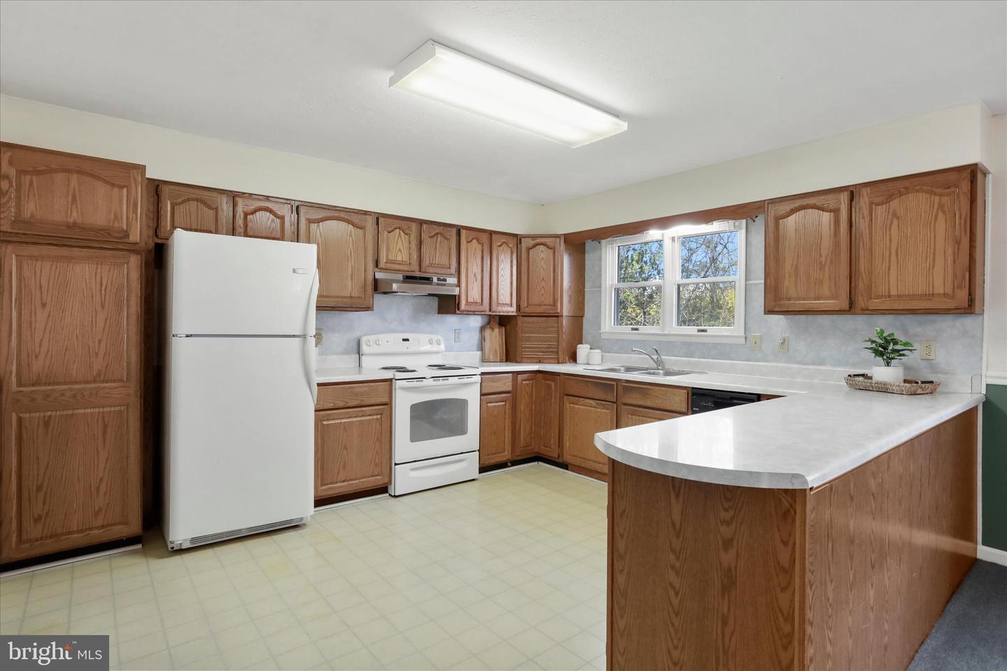 80 HONEYSUCKLE AVE, WOODSTOCK, Virginia 22664, 2 Bedrooms Bedrooms, 8 Rooms Rooms,2 BathroomsBathrooms,Residential,For sale,80 HONEYSUCKLE AVE,VASH2012922 MLS # VASH2012922