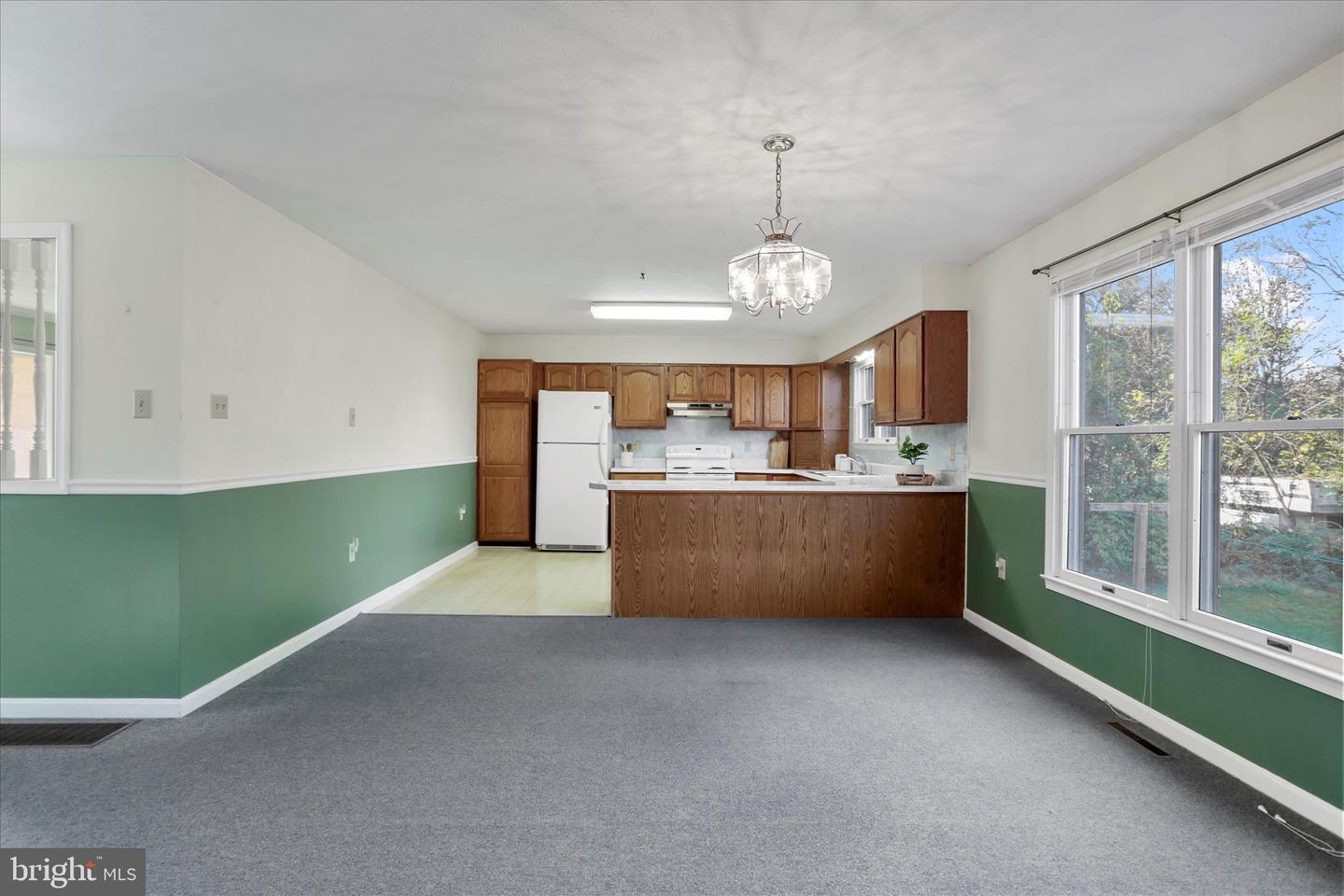 80 HONEYSUCKLE AVE, WOODSTOCK, Virginia 22664, 2 Bedrooms Bedrooms, 8 Rooms Rooms,2 BathroomsBathrooms,Residential,For sale,80 HONEYSUCKLE AVE,VASH2012922 MLS # VASH2012922