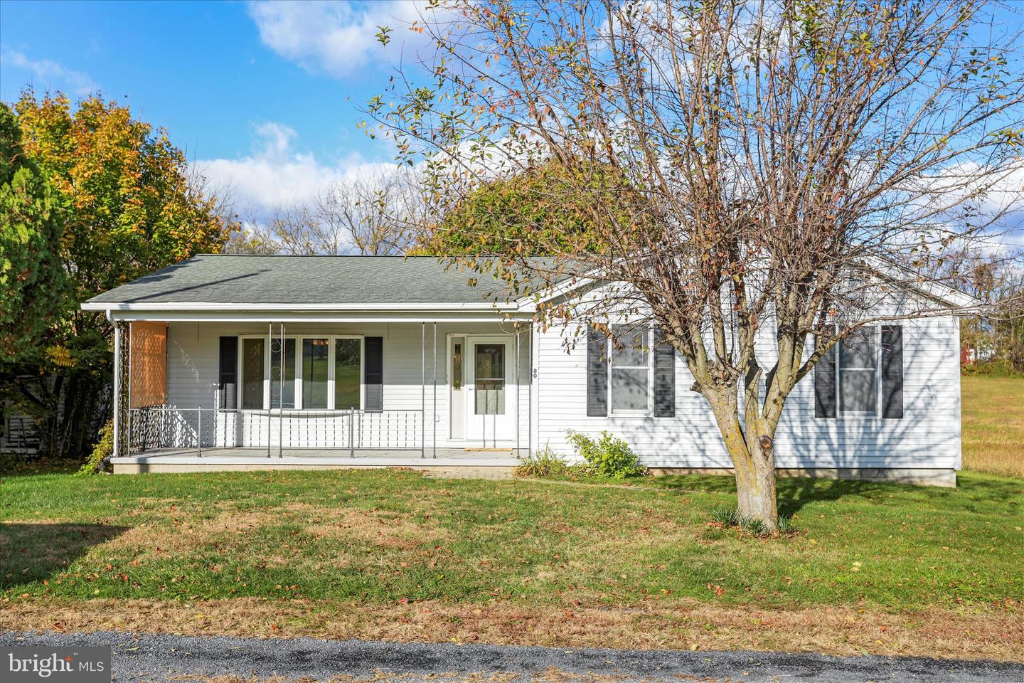 80 HONEYSUCKLE AVE, WOODSTOCK, Virginia 22664, 2 Bedrooms Bedrooms, 8 Rooms Rooms,2 BathroomsBathrooms,Residential,For sale,80 HONEYSUCKLE AVE,VASH2012922 MLS # VASH2012922