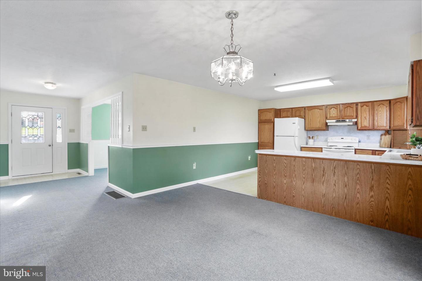 80 HONEYSUCKLE AVE, WOODSTOCK, Virginia 22664, 2 Bedrooms Bedrooms, 8 Rooms Rooms,2 BathroomsBathrooms,Residential,For sale,80 HONEYSUCKLE AVE,VASH2012922 MLS # VASH2012922