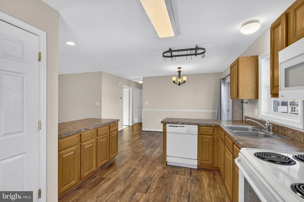 186 STERLING CT, WARRENTON, Virginia 20186, 3 Bedrooms Bedrooms, ,2 BathroomsBathrooms,Residential,186 STERLING CT,VAFQ2020414 MLS # VAFQ2020414