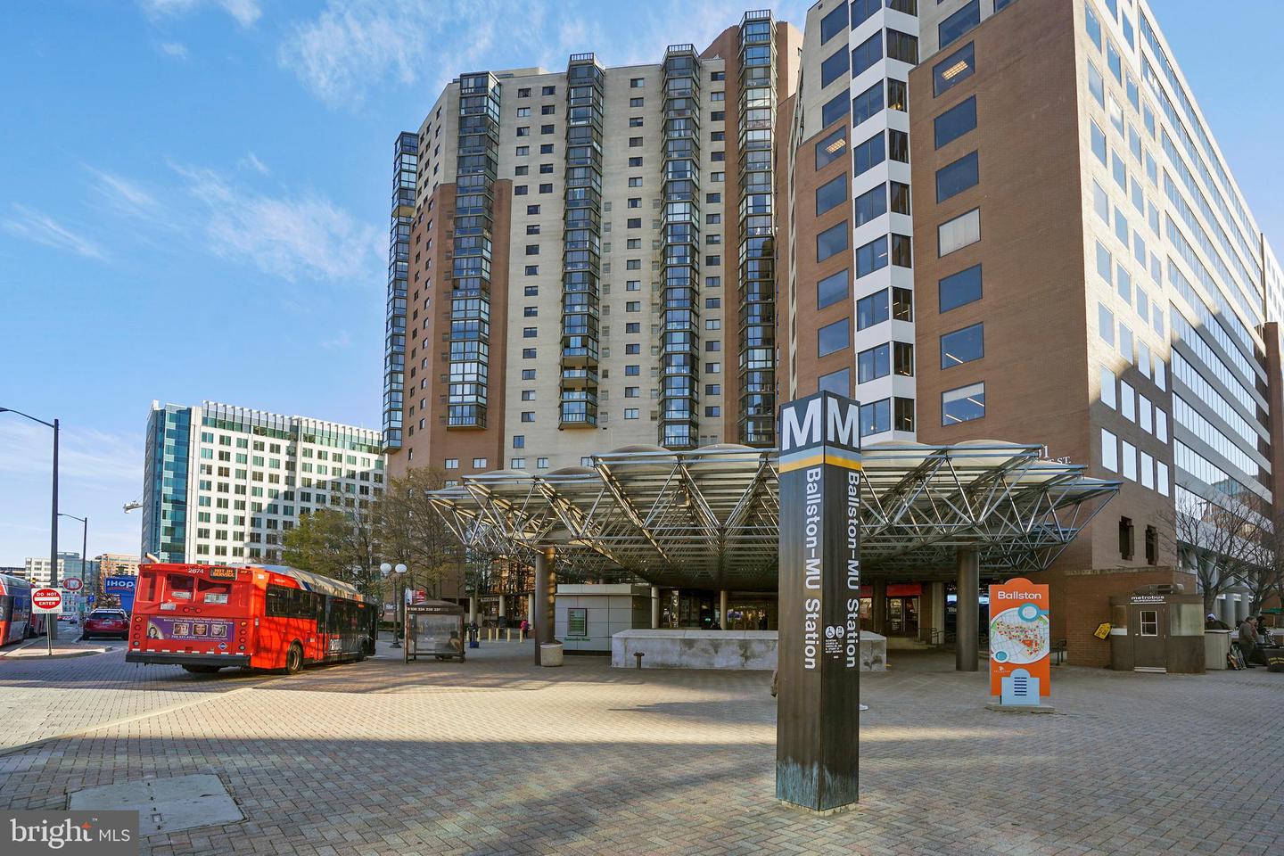 305 N KENMORE ST, ARLINGTON, Virginia 22201, 3 Bedrooms Bedrooms, ,3 BathroomsBathrooms,Residential,For sale,305 N KENMORE ST,VAAR2065702 MLS # VAAR2065702