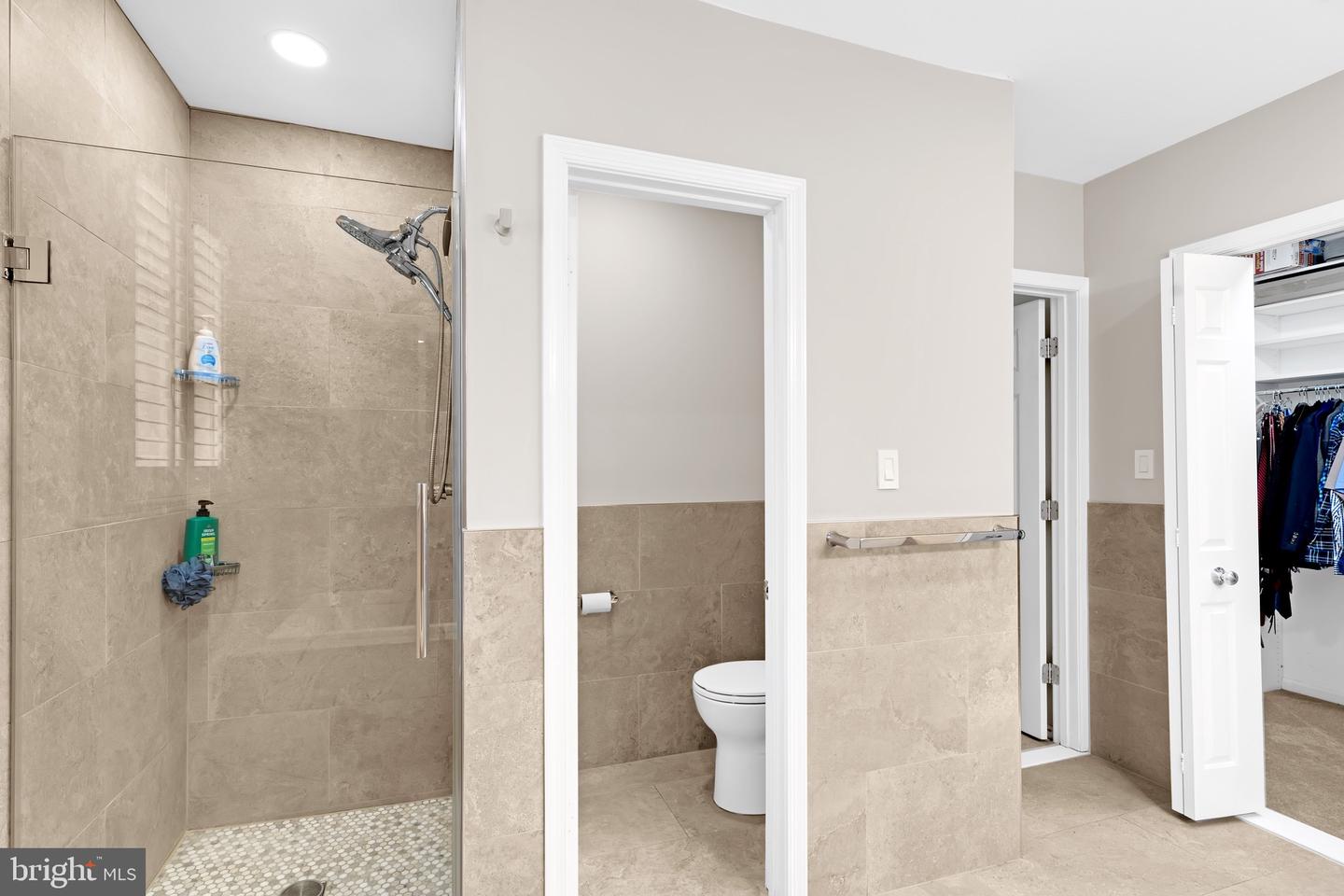 1465 HAMPTON HILL CIR, MCLEAN, Virginia 22101, 4 Bedrooms Bedrooms, ,4 BathroomsBathrooms,Residential,For sale,1465 HAMPTON HILL CIR,VAFX2280066 MLS # VAFX2280066