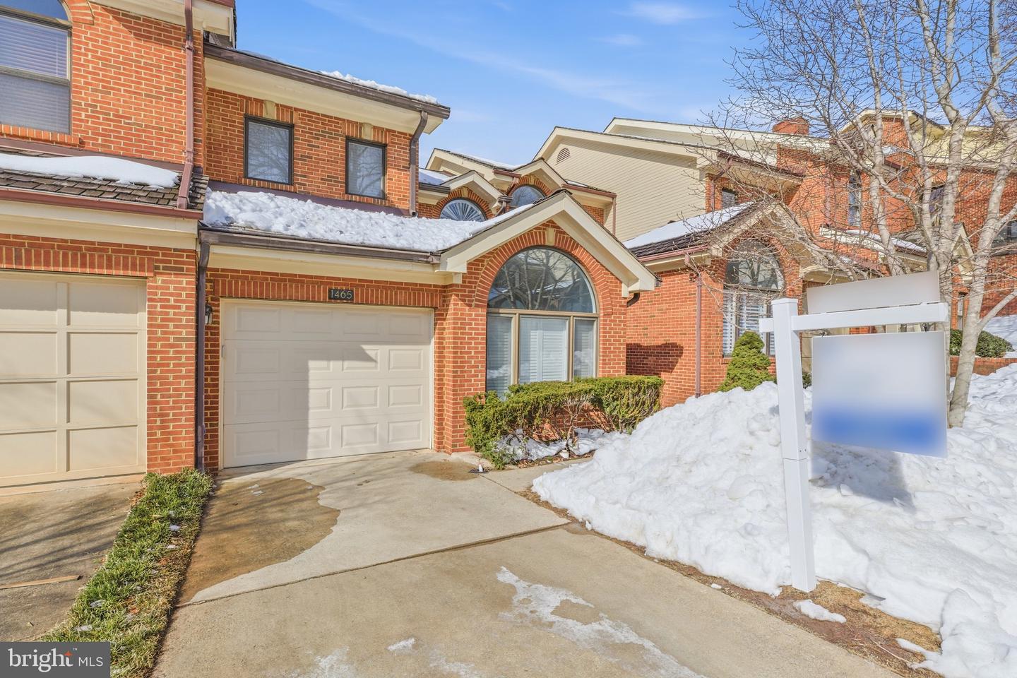 1465 HAMPTON HILL CIR, MCLEAN, Virginia 22101, 4 Bedrooms Bedrooms, ,4 BathroomsBathrooms,Residential,For sale,1465 HAMPTON HILL CIR,VAFX2280066 MLS # VAFX2280066