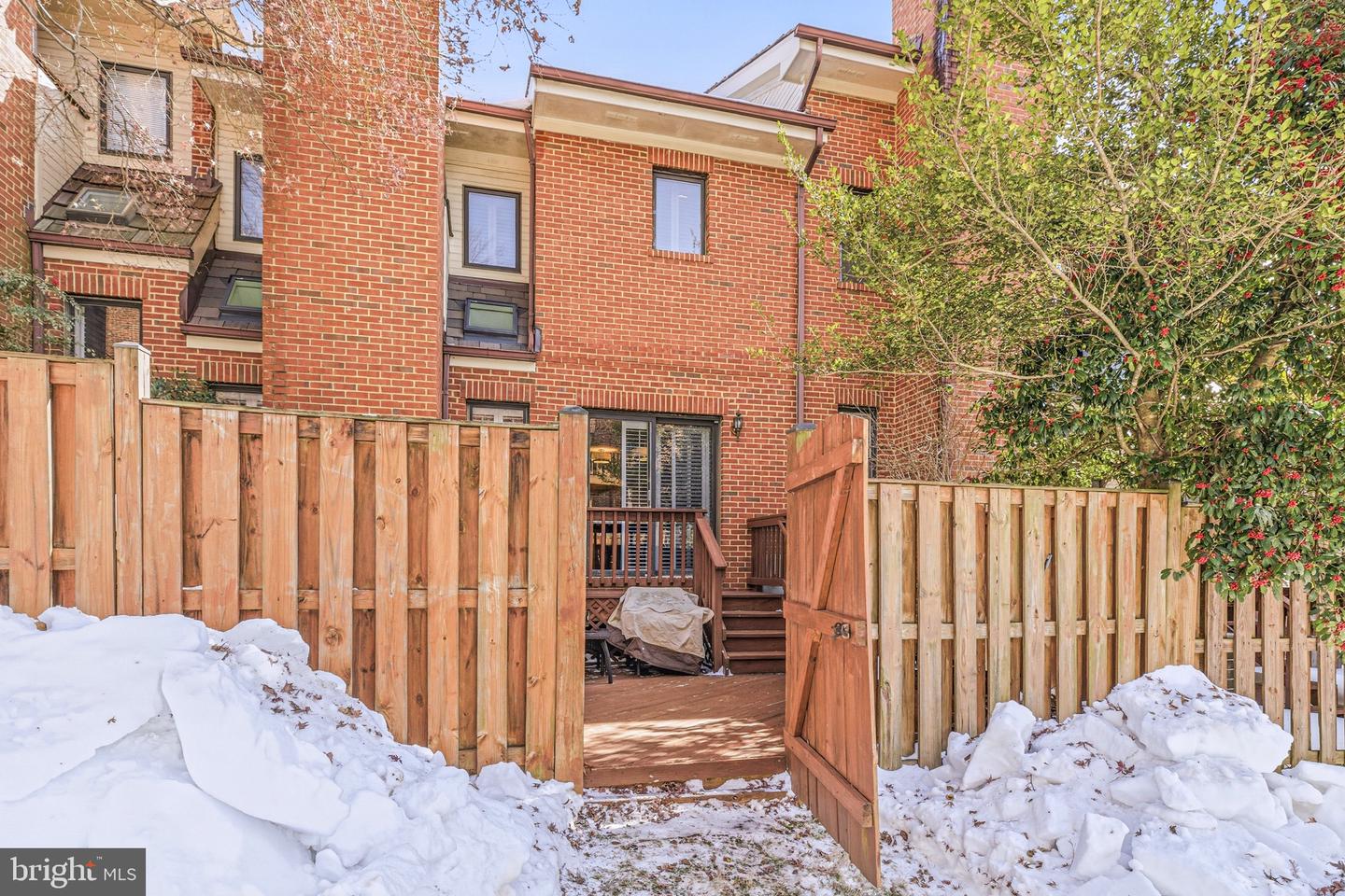 1465 HAMPTON HILL CIR, MCLEAN, Virginia 22101, 4 Bedrooms Bedrooms, ,4 BathroomsBathrooms,Residential,For sale,1465 HAMPTON HILL CIR,VAFX2280066 MLS # VAFX2280066