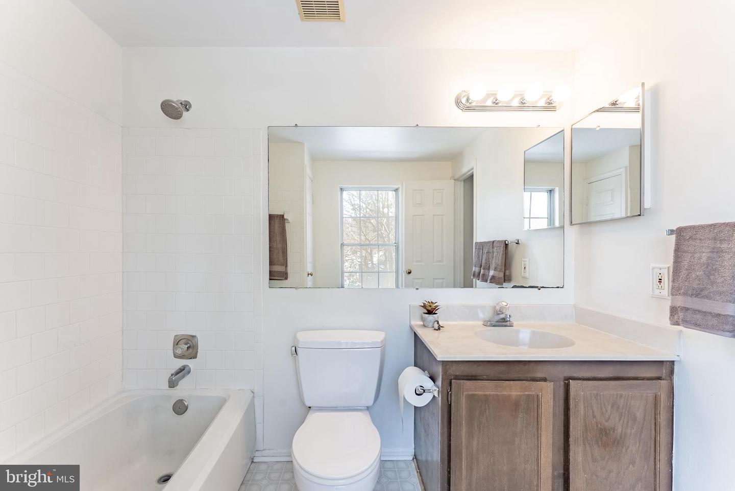 6143 MARTINS LANDING CT, BURKE, Virginia 22015, 3 Bedrooms Bedrooms, ,2 BathroomsBathrooms,Residential,For sale,6143 MARTINS LANDING CT,VAFX2282110 MLS # VAFX2282110