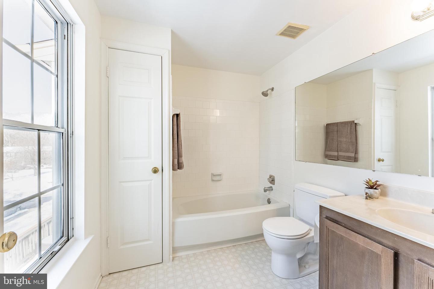 6143 MARTINS LANDING CT, BURKE, Virginia 22015, 3 Bedrooms Bedrooms, ,2 BathroomsBathrooms,Residential,For sale,6143 MARTINS LANDING CT,VAFX2282110 MLS # VAFX2282110