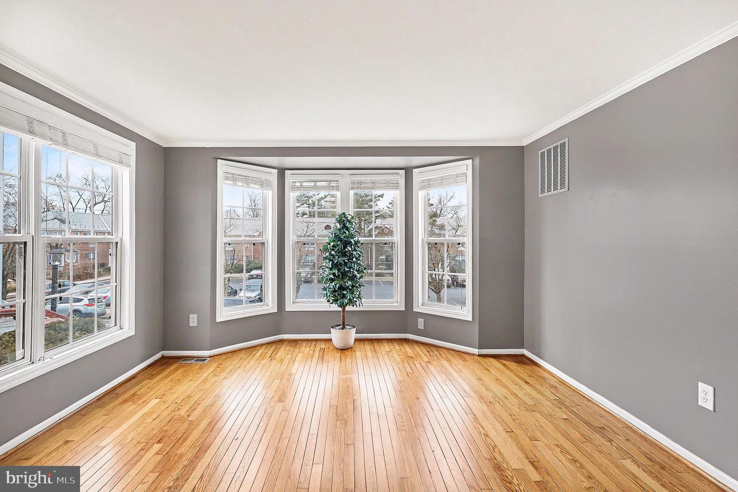 122 E GLEBE RD, ALEXANDRIA, Virginia 22305, 3 Bedrooms Bedrooms, 11 Rooms Rooms,3 BathroomsBathrooms,Residential,For sale,122 E GLEBE RD,VAAX2052250 MLS # VAAX2052250