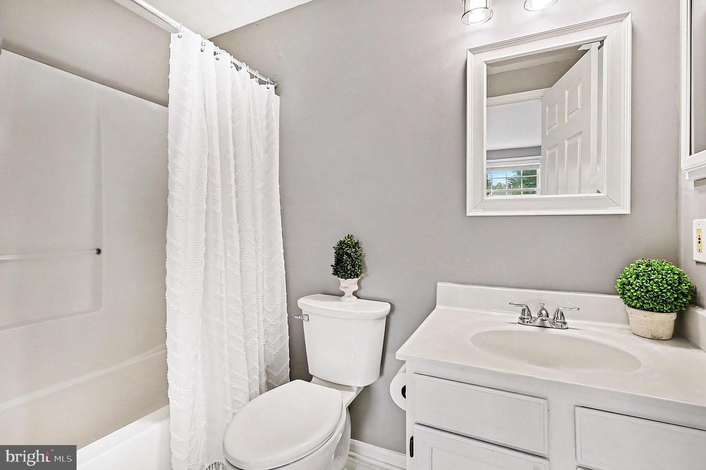 122 E GLEBE RD, ALEXANDRIA, Virginia 22305, 3 Bedrooms Bedrooms, 11 Rooms Rooms,3 BathroomsBathrooms,Residential,For sale,122 E GLEBE RD,VAAX2052250 MLS # VAAX2052250