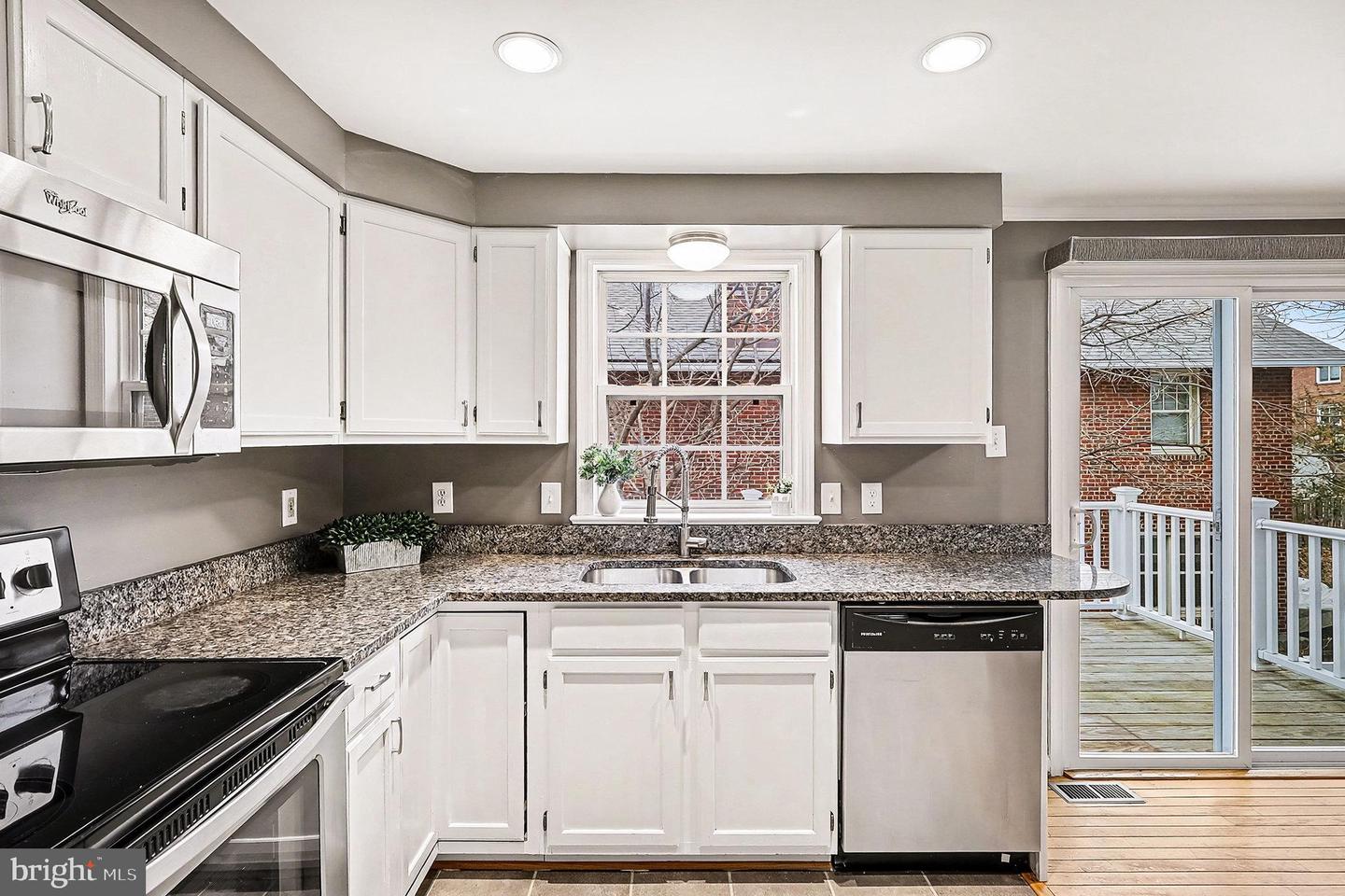 122 E GLEBE RD, ALEXANDRIA, Virginia 22305, 3 Bedrooms Bedrooms, 11 Rooms Rooms,3 BathroomsBathrooms,Residential,For sale,122 E GLEBE RD,VAAX2052250 MLS # VAAX2052250