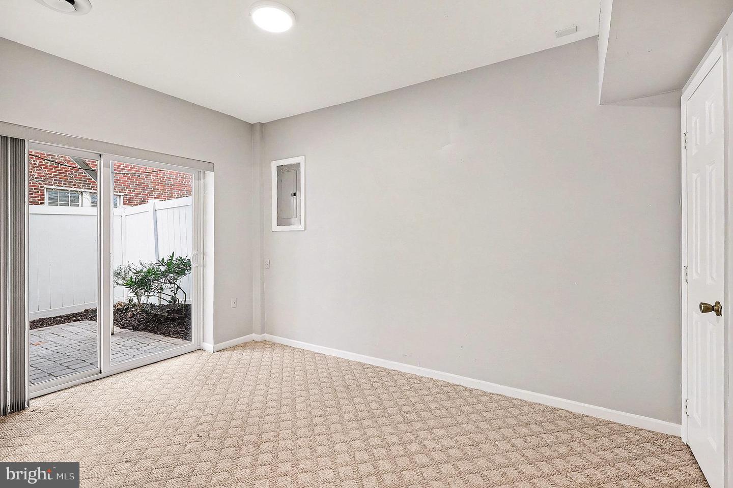 122 E GLEBE RD, ALEXANDRIA, Virginia 22305, 3 Bedrooms Bedrooms, 11 Rooms Rooms,3 BathroomsBathrooms,Residential,For sale,122 E GLEBE RD,VAAX2052250 MLS # VAAX2052250