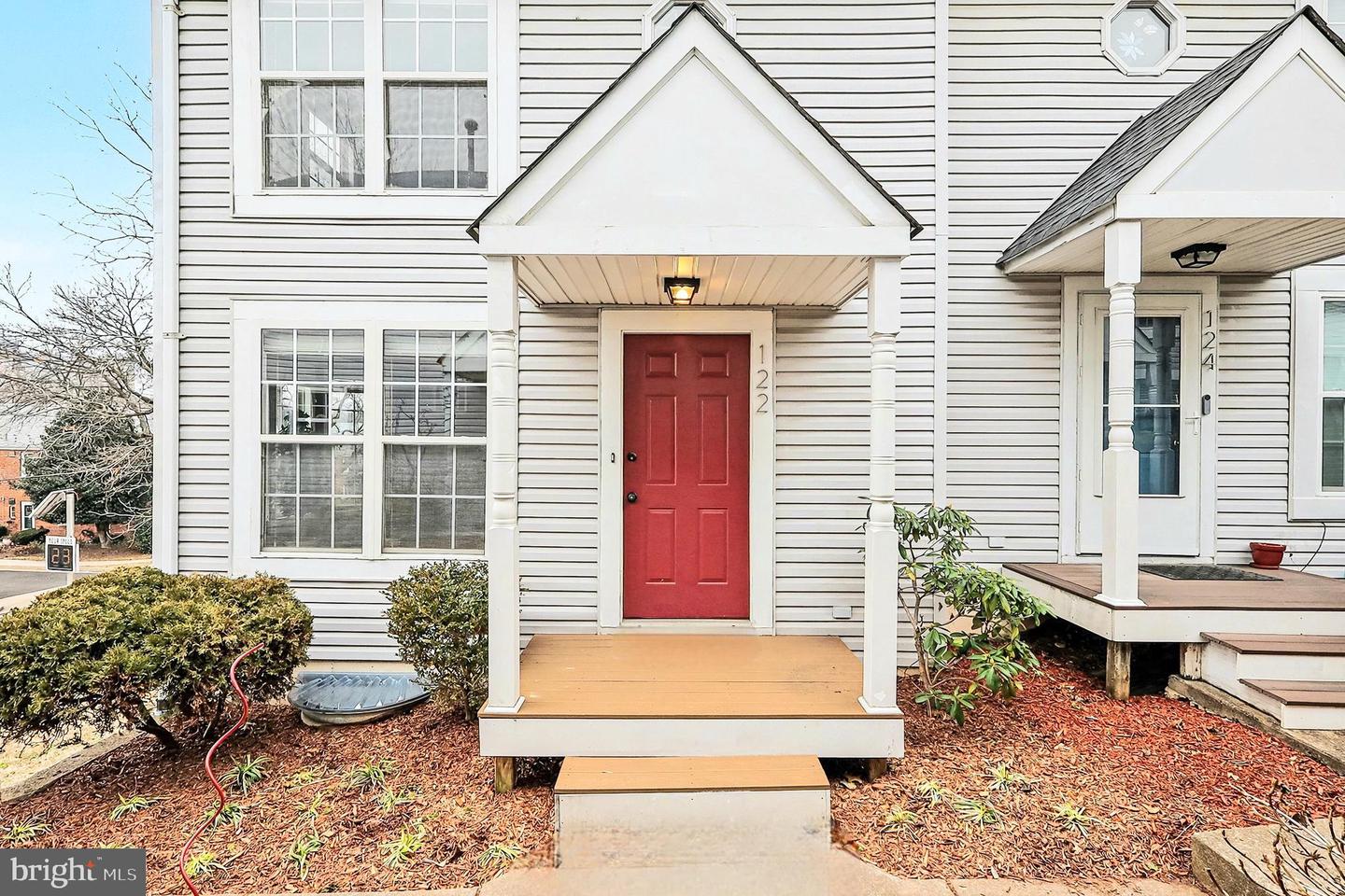 122 E GLEBE RD, ALEXANDRIA, Virginia 22305, 3 Bedrooms Bedrooms, 11 Rooms Rooms,3 BathroomsBathrooms,Residential,For sale,122 E GLEBE RD,VAAX2052250 MLS # VAAX2052250