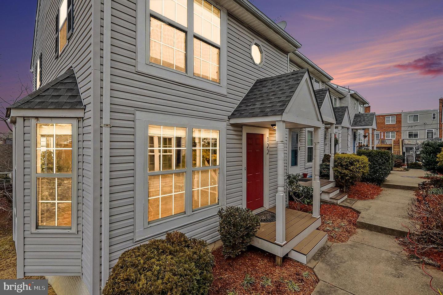 122 E GLEBE RD, ALEXANDRIA, Virginia 22305, 3 Bedrooms Bedrooms, 11 Rooms Rooms,3 BathroomsBathrooms,Residential,For sale,122 E GLEBE RD,VAAX2052250 MLS # VAAX2052250