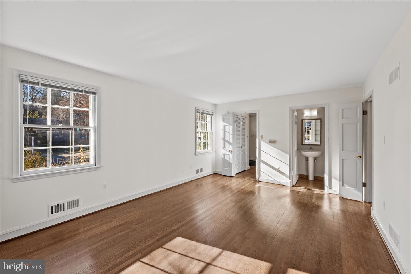 4238 50TH ST NW, WASHINGTON, District Of Columbia 20016, 4 Bedrooms Bedrooms, ,4 BathroomsBathrooms,Residential,For sale,4238 50TH ST NW,DCDC2235038 MLS # DCDC2235038