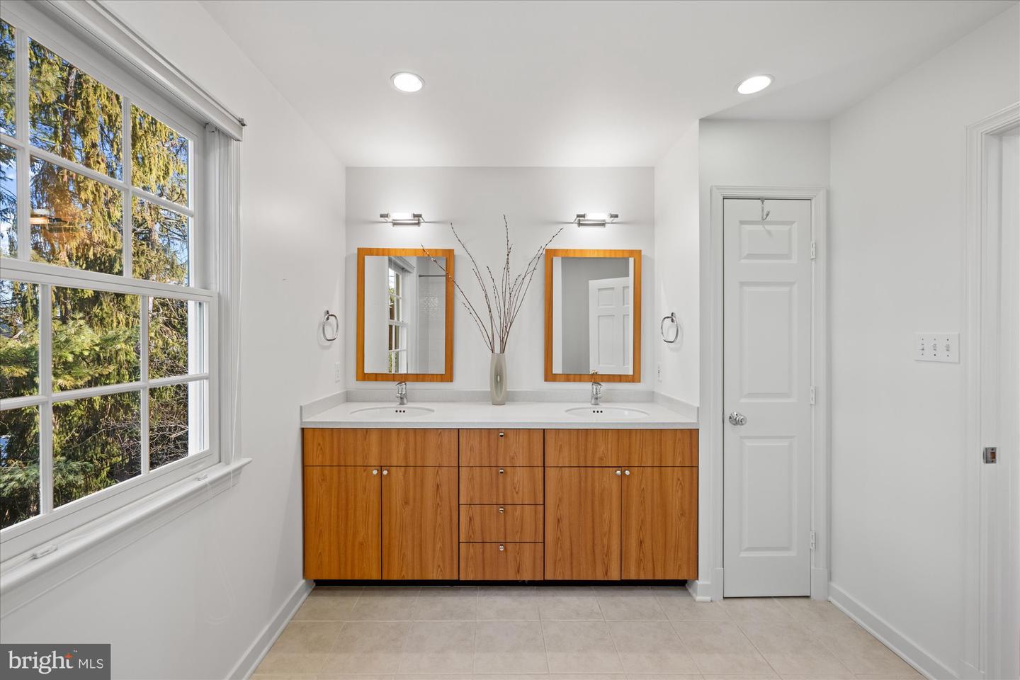 4238 50TH ST NW, WASHINGTON, District Of Columbia 20016, 4 Bedrooms Bedrooms, ,4 BathroomsBathrooms,Residential,For sale,4238 50TH ST NW,DCDC2235038 MLS # DCDC2235038