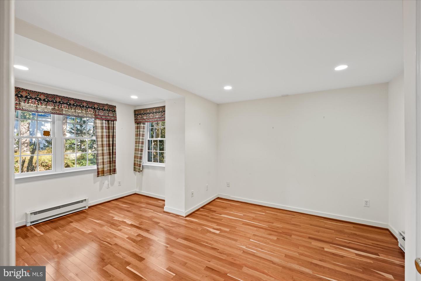 4238 50TH ST NW, WASHINGTON, District Of Columbia 20016, 4 Bedrooms Bedrooms, ,4 BathroomsBathrooms,Residential,For sale,4238 50TH ST NW,DCDC2235038 MLS # DCDC2235038