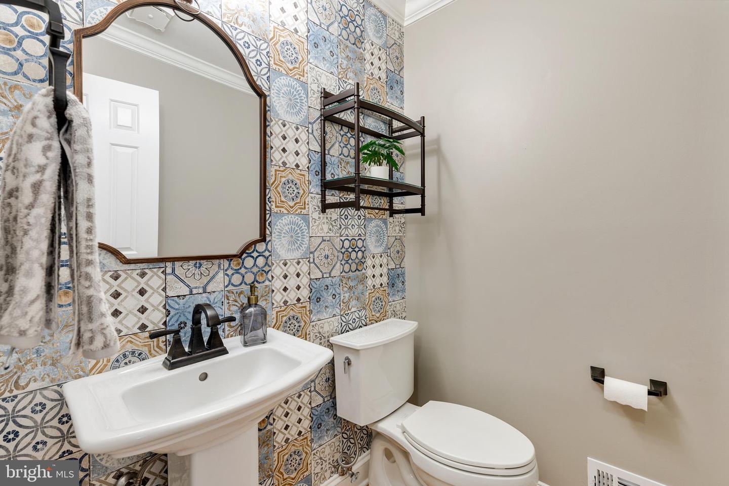 6443 LINWAY TER, MCLEAN, Virginia 22101, 5 Bedrooms Bedrooms, ,3 BathroomsBathrooms,Residential,For sale,6443 LINWAY TER,VAFX2282578 MLS # VAFX2282578 6443 LINWAY TER, MCLEAN, Virginia 22101, 5 Bedrooms Bedrooms, ,3 BathroomsBathrooms,Residential,For sale,6443 LINWAY TER,VAFX2282578 MLS # VAFX2282578