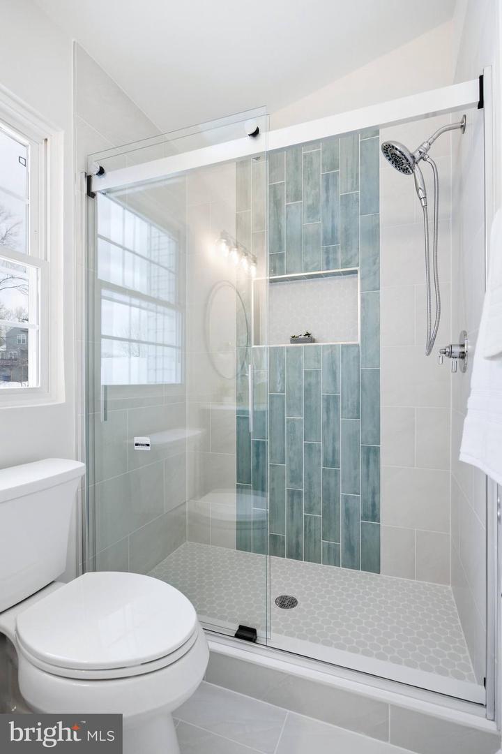 6519 SARA ALYCE CT, BURKE, Virginia 22015, 3 Bedrooms Bedrooms, ,2 BathroomsBathrooms,Residential,For sale,6519 SARA ALYCE CT,VAFX2283346 MLS # VAFX2283346