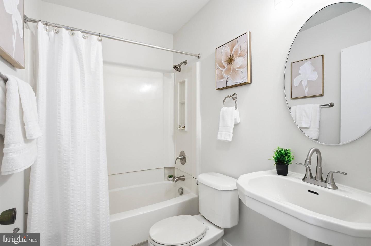 6519 SARA ALYCE CT, BURKE, Virginia 22015, 3 Bedrooms Bedrooms, ,2 BathroomsBathrooms,Residential,For sale,6519 SARA ALYCE CT,VAFX2283346 MLS # VAFX2283346