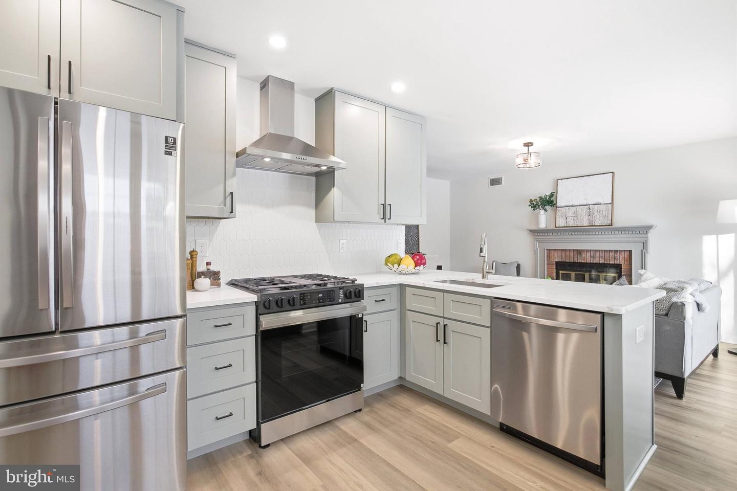 6519 SARA ALYCE CT, BURKE, Virginia 22015, 3 Bedrooms Bedrooms, ,2 BathroomsBathrooms,Residential,For sale,6519 SARA ALYCE CT,VAFX2283346 MLS # VAFX2283346